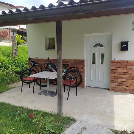 Lenilenii Bungalow Jajce Extérieur photo